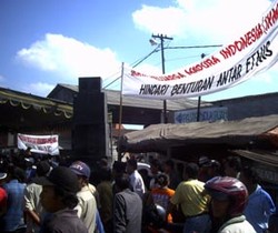 Warga Pasar Loak Sambut Gembira Penangguhan Eksekusi